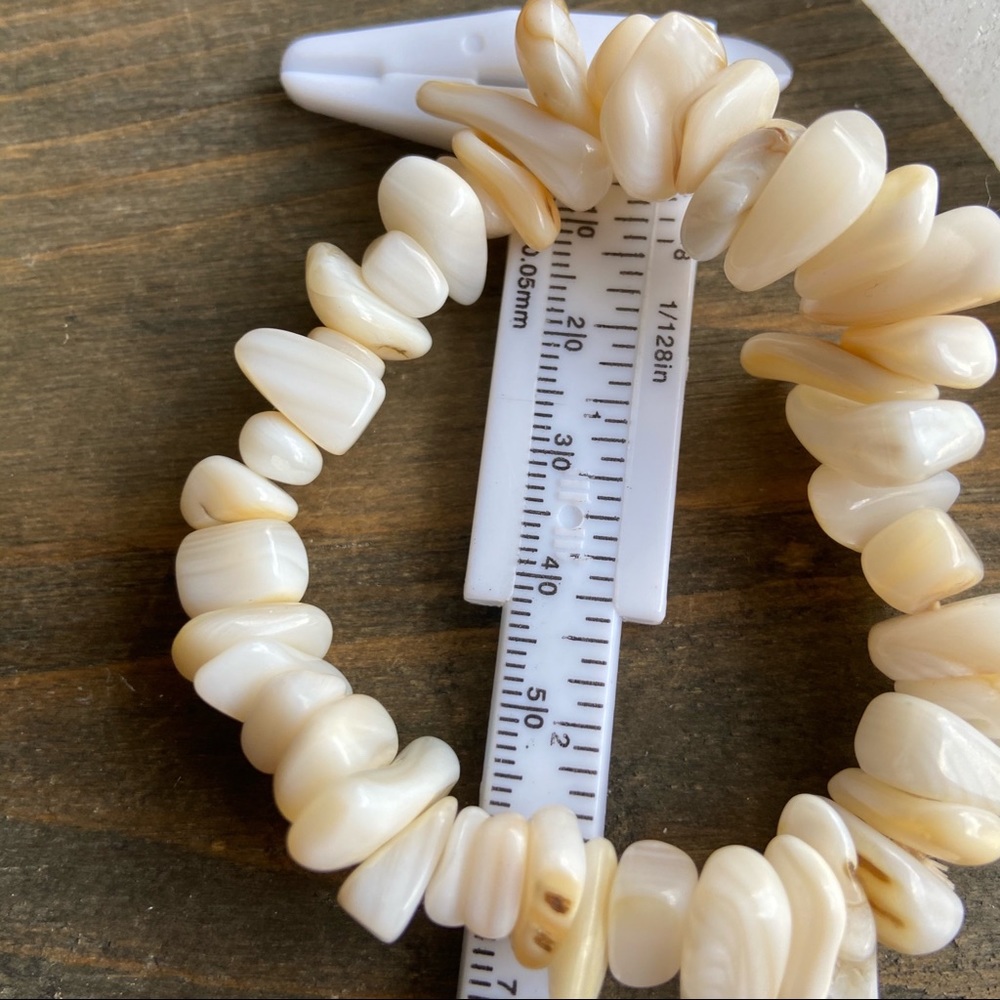 WHITE CORAL CHUNKY CHIPS BRACELET - Picture 3 of 3
